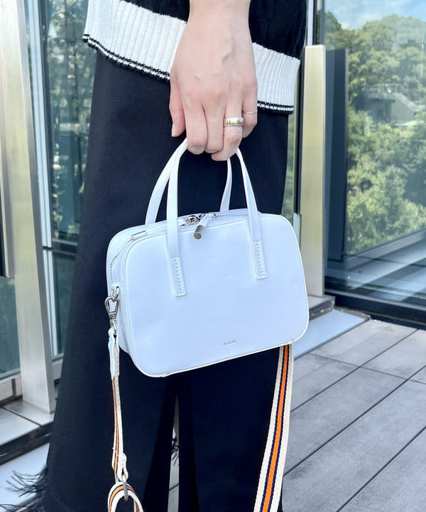 kigoさんの「BEAMS WOMEN｜BEAURE × Ray BEAMS / 別注 スクエア テープ バッグ」を使ったコーディネート
