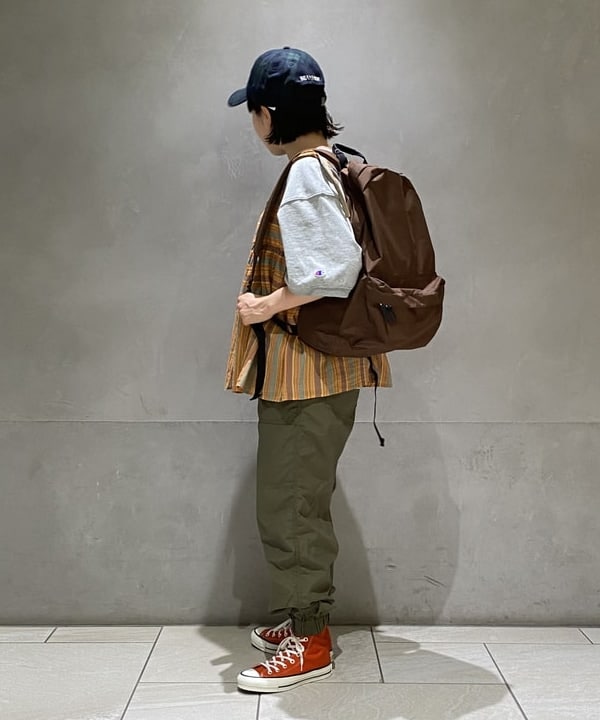 大田 麗未さんの「BEAMS WOMEN｜STANDARD SUPPLY / 別注 Daily Day Pack」を使ったコーディネート