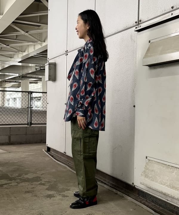 ミナミマリコさんの「BEAMS WOMEN｜【別注】BUZZ RICKSON'S / ポプリン アーミーパンツ」を使ったコーディネート