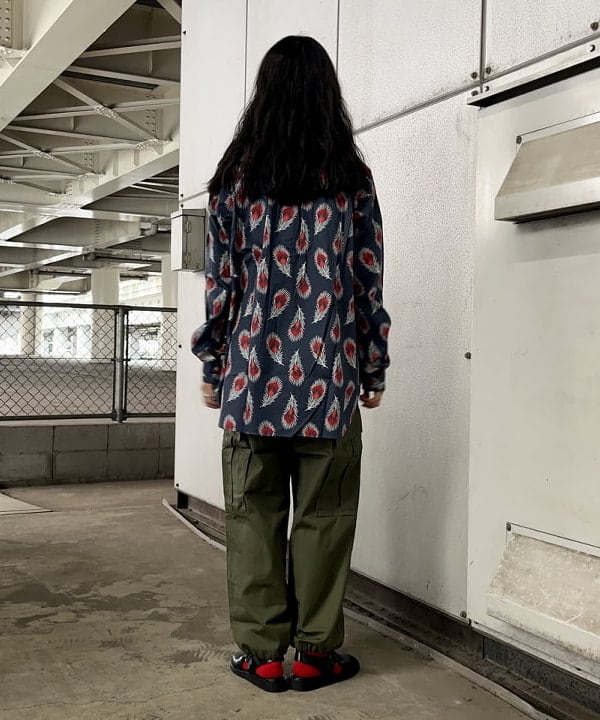 ミナミマリコさんの「BEAMS WOMEN｜【別注】BUZZ RICKSON'S / ポプリン アーミーパンツ」を使ったコーディネート