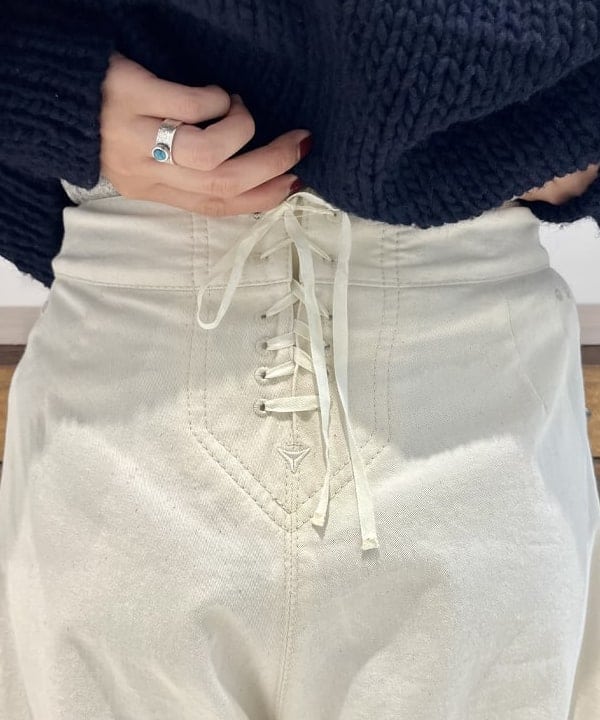 ミナミマリコさんの「BEAMS WOMEN｜WAREHOUSE & CO. / 別注 ステンシル13 Tシャツ」を使ったコーディネート