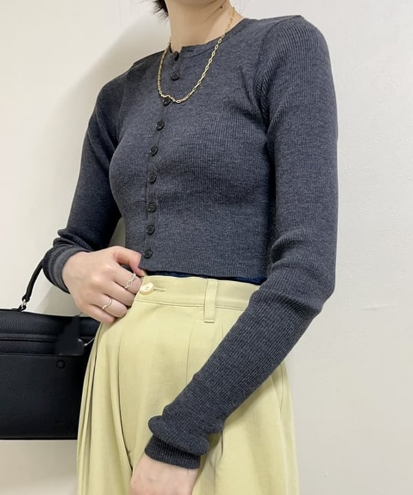 山田 千遥さんの「BEAMS WOMEN｜Demi-Luxe BEAMS / バックル ポインテッドトゥ パンプス」を使ったコーディネート