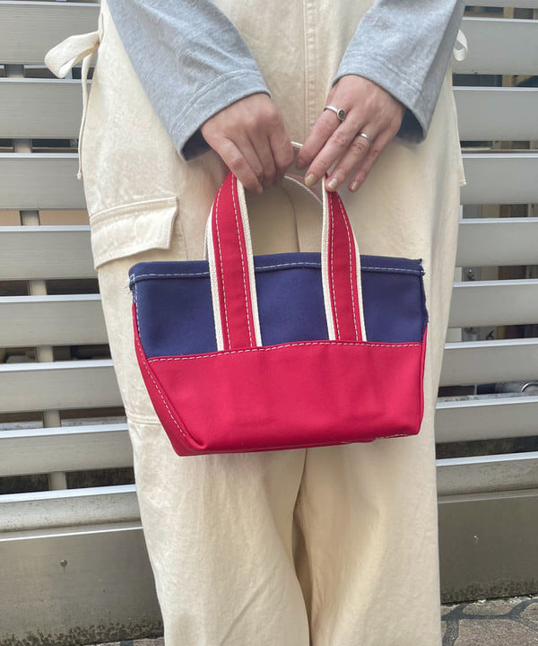 コウリキ　マミさんの「BEAMS WOMEN｜L.L.Bean × BEAMS PLUS ＆ BEAMS BOY / Deep Bottom Deluxe Boat and Tote Mini」を使ったコーディネート