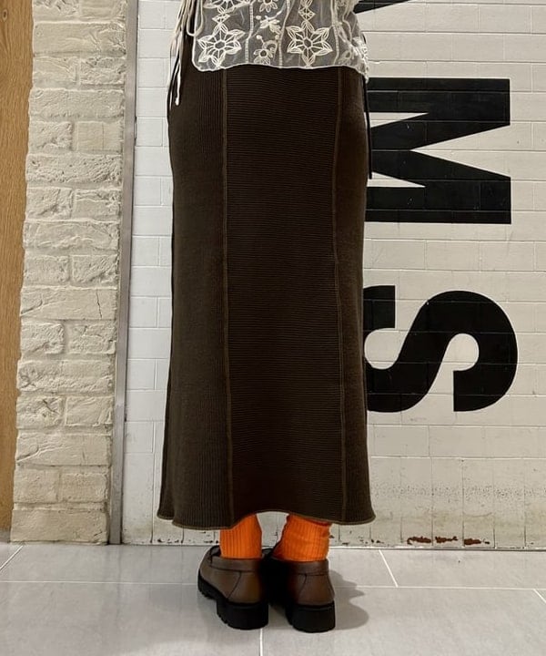 小原 もこさんの「BEAMS WOMEN｜BEAMS BOY / ミリタリー リブ ロングソックス」を使ったコーディネート