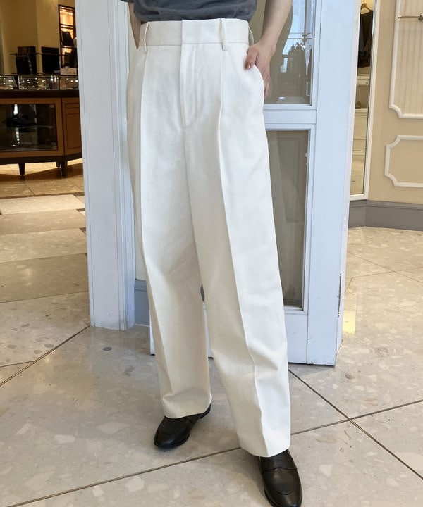 蒲原 捺美さんの「BEAMS WOMEN｜Demi-Luxe BEAMS / スムースレザー ローファー」を使ったコーディネート