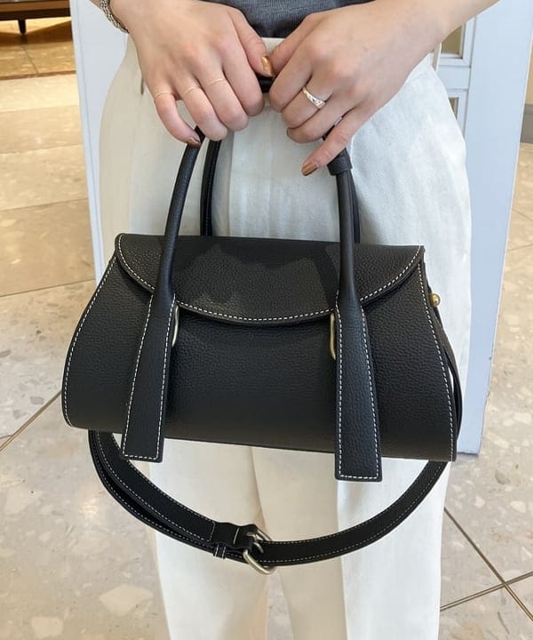 蒲原 捺美さんの「BEAMS WOMEN｜Demi-Luxe BEAMS / スムースレザー ローファー」を使ったコーディネート