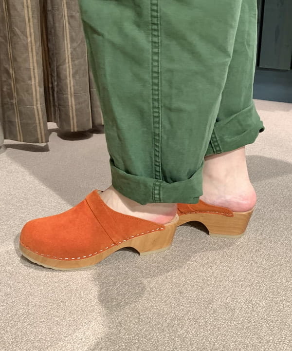 MATSUMOTO AMIさんの「BEAMS WOMEN｜MAGUBA &times; BEAMS BOY / 別注 CLOGS」を使ったコーディネート