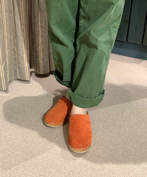 MATSUMOTO AMIさんの「BEAMS WOMEN｜MAGUBA &times; BEAMS BOY / 別注 CLOGS」を使ったコーディネート