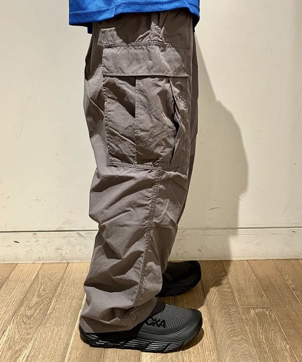 西村 光平さんの「BEAMS WOMEN｜BEAMS / ビッグ 6ポケット カーゴパンツ」を使ったコーディネート