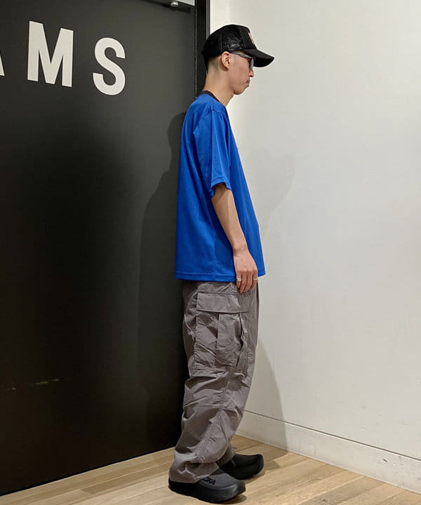西村 光平さんの「BEAMS WOMEN｜BEAMS / ビッグ 6ポケット カーゴパンツ」を使ったコーディネート