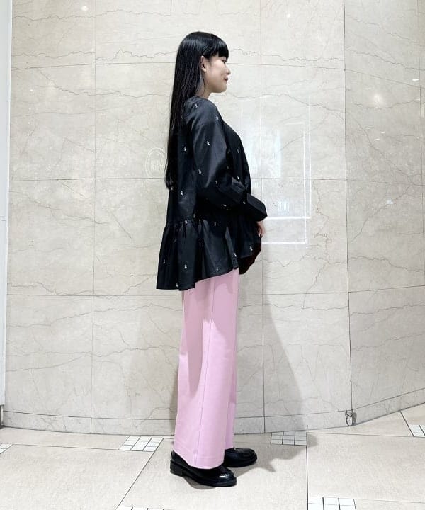 カワライさんの「BEAMS WOMEN｜Demi-Luxe BEAMS / ピンタック ダブルクロス パンツ」を使ったコーディネート