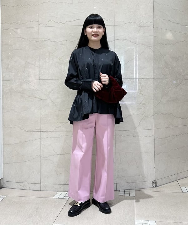 カワライさんの「BEAMS WOMEN｜Demi-Luxe BEAMS / ピンタック ダブルクロス パンツ」を使ったコーディネート