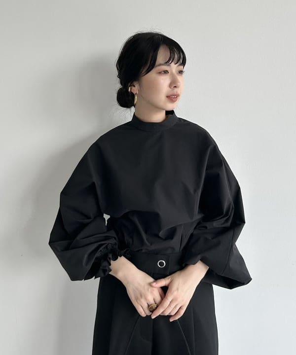 佐藤 美樹さんの「BEAMS WOMEN｜Demi-Luxe BEAMS / バックル ポインテッドトゥ パンプス」を使ったコーディネート