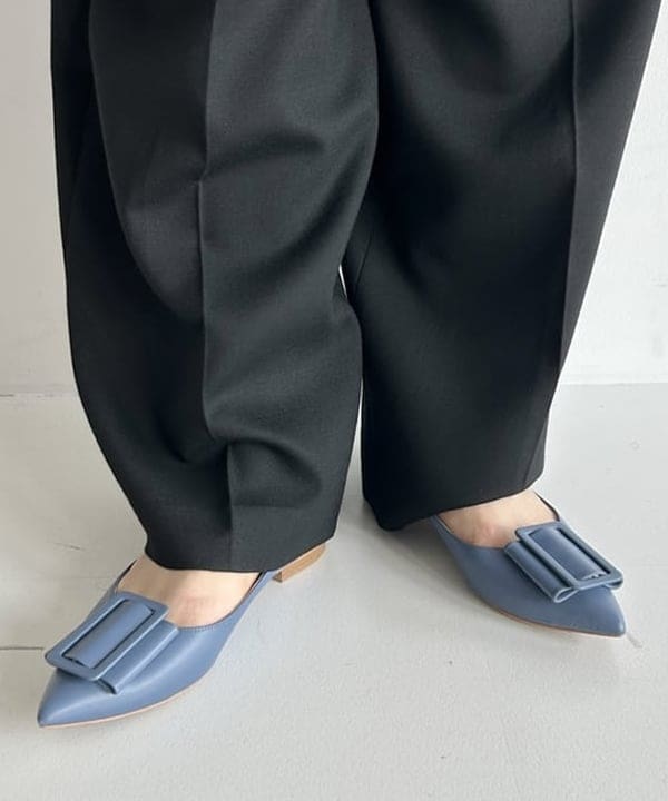 佐藤 美樹さんの「BEAMS WOMEN｜Demi-Luxe BEAMS / バックル ポインテッドトゥ パンプス」を使ったコーディネート