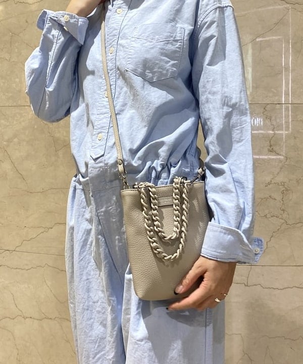 吉田 花さんの「BEAMS WOMEN｜GIANNI CHIARINI / CAMILLA レザートートバッグ」を使ったコーディネート