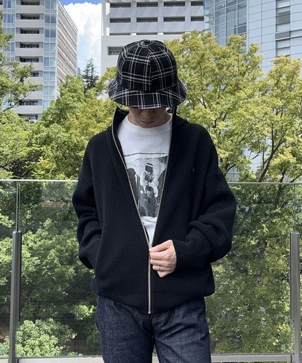 平柳 楓馬さんの「BEAMS WOMEN｜ベーシック ストレッチ デニムパンツ」を使ったコーディネート