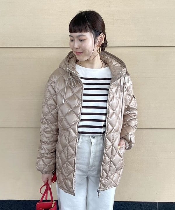 Ichika Hondaさんの「BEAMS WOMEN｜AUBERGE &times; Demi-Luxe BEAMS / 別注 BIG CHARLOTTE ボーダーカットソー」を使ったコーディネート