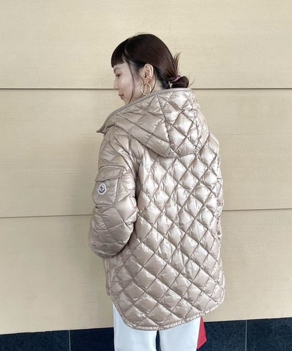 Ichika Hondaさんの「BEAMS WOMEN｜AUBERGE &times; Demi-Luxe BEAMS / 別注 BIG CHARLOTTE ボーダーカットソー」を使ったコーディネート