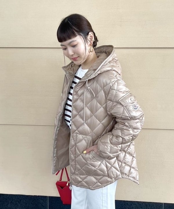 Ichika Hondaさんの「BEAMS WOMEN｜AUBERGE &times; Demi-Luxe BEAMS / 別注 BIG CHARLOTTE ボーダーカットソー」を使ったコーディネート