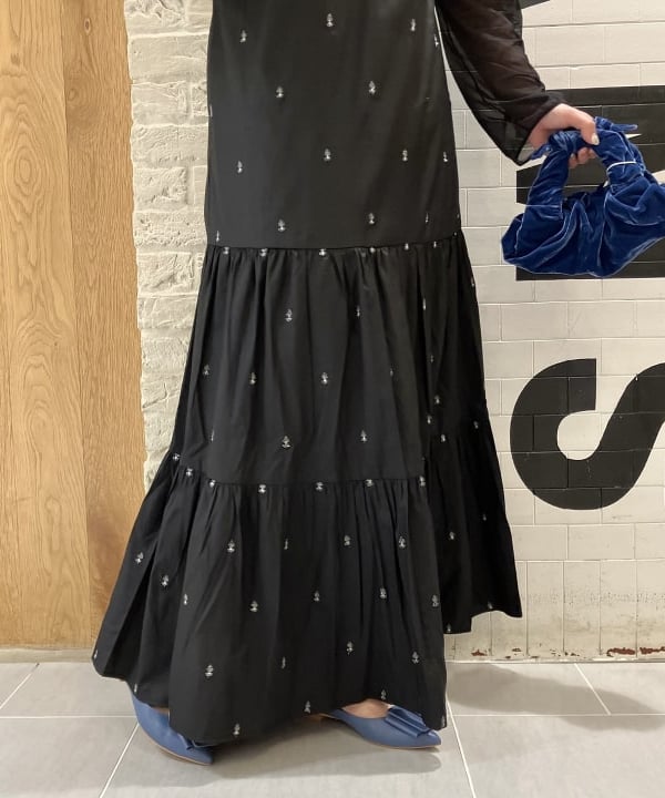 CHIHIROさんの「BEAMS WOMEN｜Demi-Luxe BEAMS / バックル ポインテッドトゥ パンプス」を使ったコーディネート