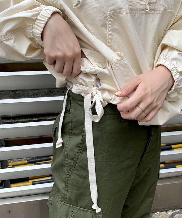 ナツハさんの「BEAMS WOMEN｜【別注】BUZZ RICKSON'S / ポプリン アーミーパンツ」を使ったコーディネート