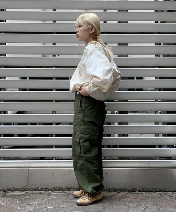 ナツハさんの「BEAMS WOMEN｜【別注】BUZZ RICKSON'S / ポプリン アーミーパンツ」を使ったコーディネート