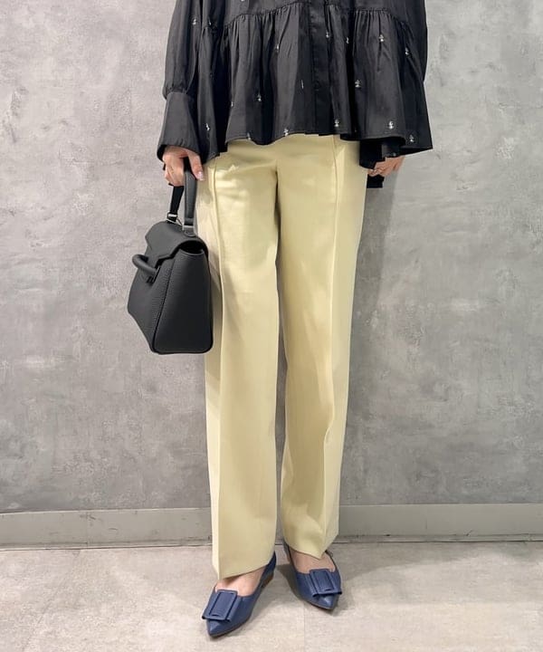 山田 千遥さんの「BEAMS WOMEN｜Demi-Luxe BEAMS / バックル ポインテッドトゥ パンプス」を使ったコーディネート