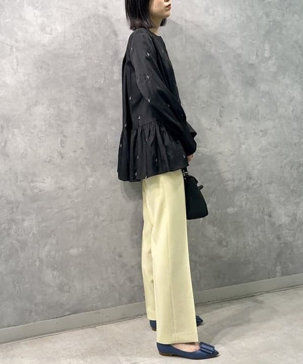 山田 千遥さんの「BEAMS WOMEN｜Demi-Luxe BEAMS / バックル ポインテッドトゥ パンプス」を使ったコーディネート