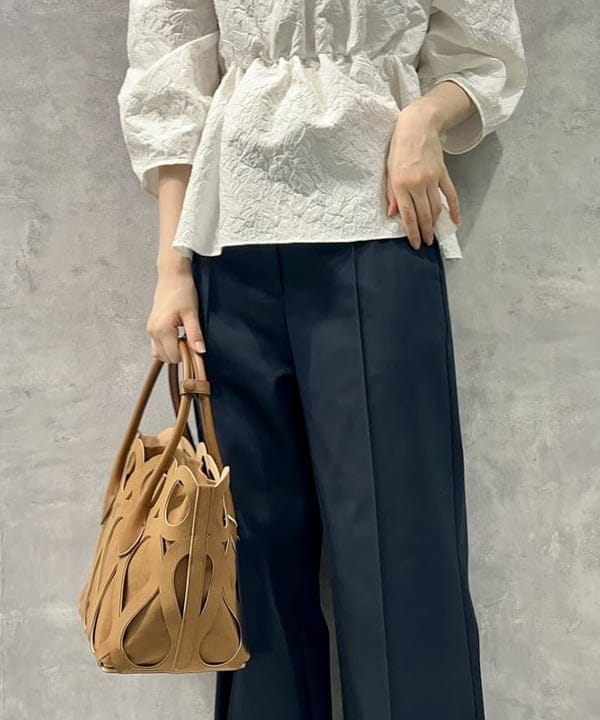 山田 千遥さんの「BEAMS WOMEN｜Demi-Luxe BEAMS / バックル ポインテッドトゥ パンプス」を使ったコーディネート