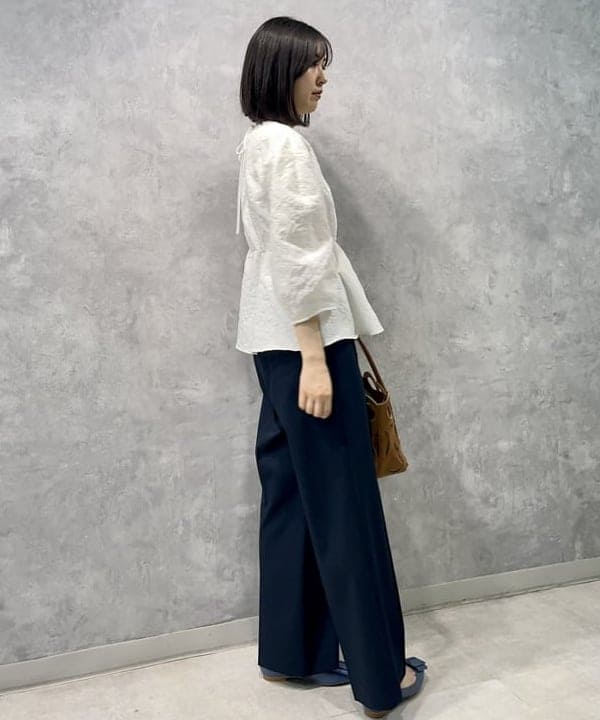 山田 千遥さんの「BEAMS WOMEN｜Demi-Luxe BEAMS / バックル ポインテッドトゥ パンプス」を使ったコーディネート