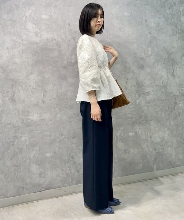 山田 千遥さんの「BEAMS WOMEN｜Demi-Luxe BEAMS / バックル ポインテッドトゥ パンプス」を使ったコーディネート
