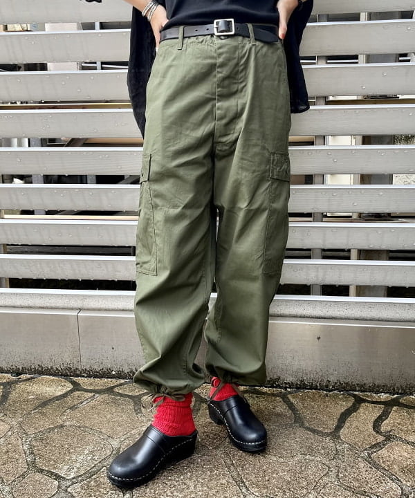 ミナミマリコさんの「BEAMS WOMEN｜【別注】BUZZ RICKSON'S / ポプリン アーミーパンツ」を使ったコーディネート