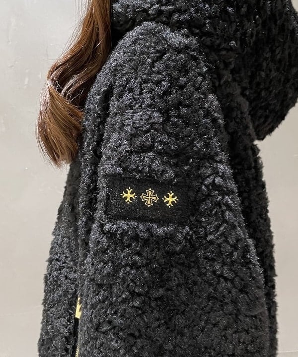 高木 菜央さんの「BEAMS WOMEN｜【WEB限定】TATRAS / IPAMA ボア フードジャケット」を使ったコーディネート