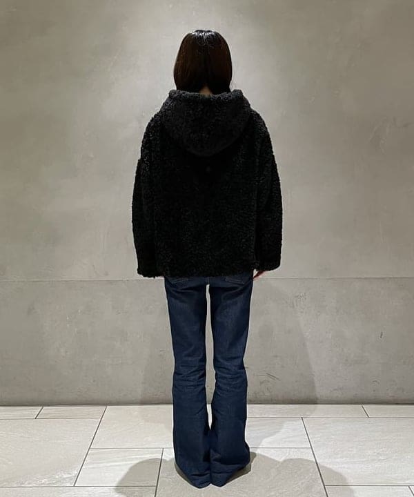 高木 菜央さんの「BEAMS WOMEN｜【WEB限定】TATRAS / IPAMA ボア フードジャケット」を使ったコーディネート