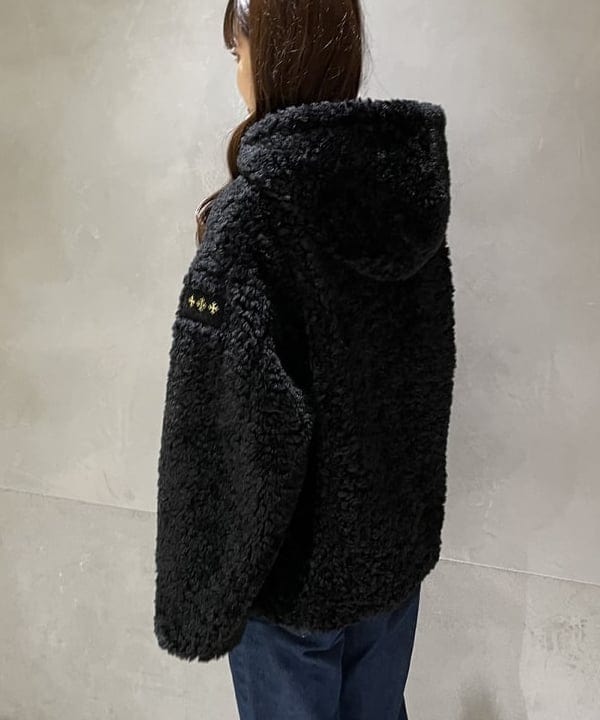 高木 菜央さんの「BEAMS WOMEN｜【WEB限定】TATRAS / IPAMA ボア フードジャケット」を使ったコーディネート