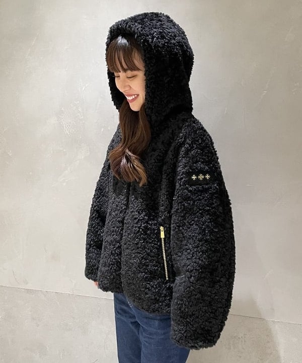 高木 菜央さんの「BEAMS WOMEN｜【WEB限定】TATRAS / IPAMA ボア フードジャケット」を使ったコーディネート