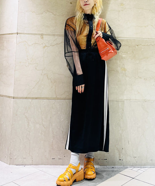 ひるてぃさんの「BEAMS WOMEN｜Ray BEAMS / サイドライン ジャージ スカート」を使ったコーディネート