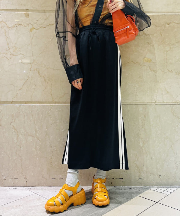 ひるてぃさんの「BEAMS WOMEN｜Ray BEAMS / サイドライン ジャージ スカート」を使ったコーディネート
