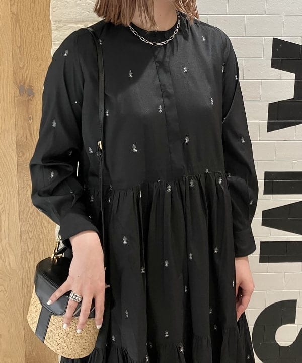 CHIHIROさんの「BEAMS WOMEN｜CHRISTIAN VILLA × Demi-Luxe BEAMS / 別注 ストロー バニティーバッグ」を使ったコーディネート