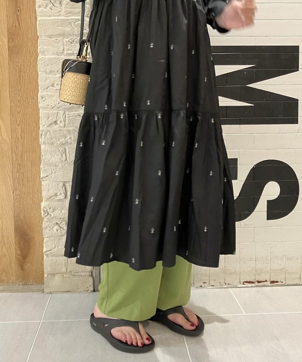 CHIHIROさんの「BEAMS WOMEN｜CHRISTIAN VILLA × Demi-Luxe BEAMS / 別注 ストロー バニティーバッグ」を使ったコーディネート