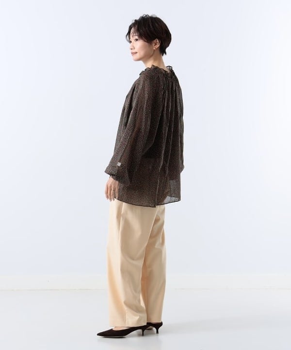 SANOさんの「BEAMS WOMEN｜Demi-Luxe BEAMS / ソフトツイル タックパンツ」を使ったコーディネート