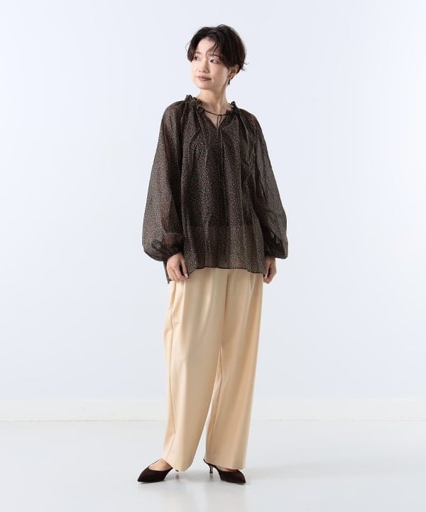 SANOさんの「BEAMS WOMEN｜Demi-Luxe BEAMS / ソフトツイル タックパンツ」を使ったコーディネート