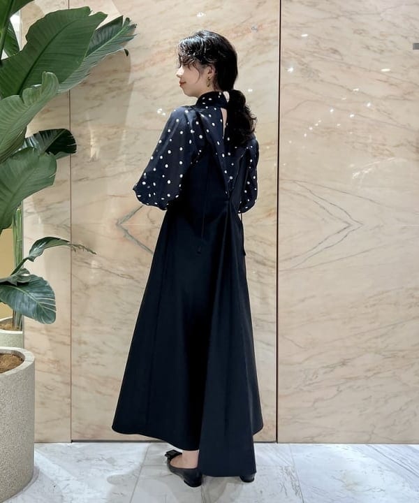 中丸　栞さんの「BEAMS WOMEN｜Demi-Luxe BEAMS / バックル ポインテッドトゥ パンプス」を使ったコーディネート