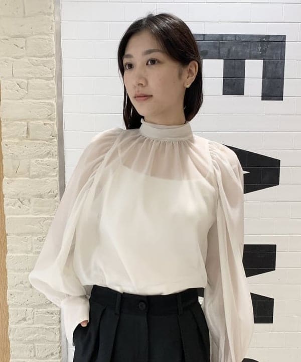 坂本 涼花さんの「BEAMS WOMEN｜オーガンジー リボンブラウス」を使ったコーディネート