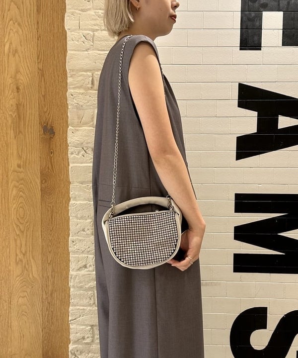 Nagumo Yukiさんの「BEAMS WOMEN｜Ray BEAMS / ライン ストーン バッグ」を使ったコーディネート