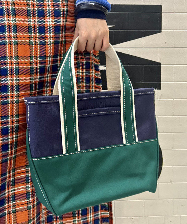 小原 もこさんの「BEAMS WOMEN｜L.L.Bean / Deep Bottom Deluxe Boat and Tote S」を使ったコーディネート
