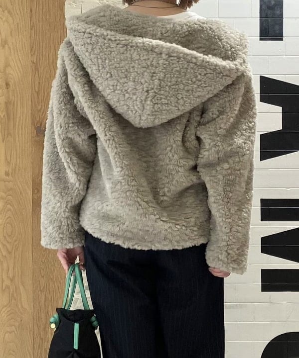 CHIHIROさんの「BEAMS WOMEN｜【WEB限定】TATRAS / IPAMA ボア フードジャケット」を使ったコーディネート