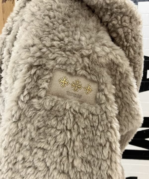 CHIHIROさんの「BEAMS WOMEN｜【WEB限定】TATRAS / IPAMA ボア フードジャケット」を使ったコーディネート