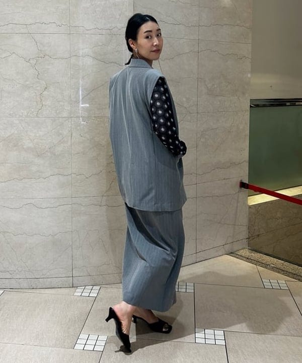 川口 恵さんの「BEAMS WOMEN｜Ray BEAMS / ピンストライプ  4ボタン ダブル ジレ」を使ったコーディネート