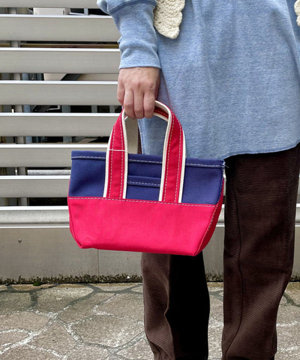 コウリキ　マミさんの「BEAMS WOMEN｜L.L.Bean × BEAMS PLUS ＆ BEAMS BOY / Deep Bottom Deluxe Boat and Tote Mini」を使ったコーディネート